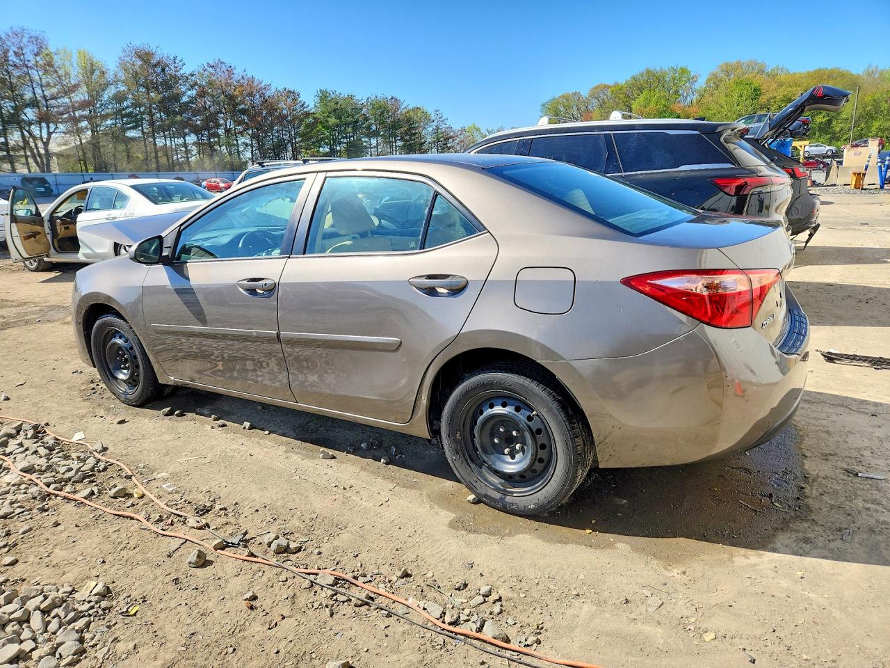 2017 TOYOTA COROLLA LE photo 4