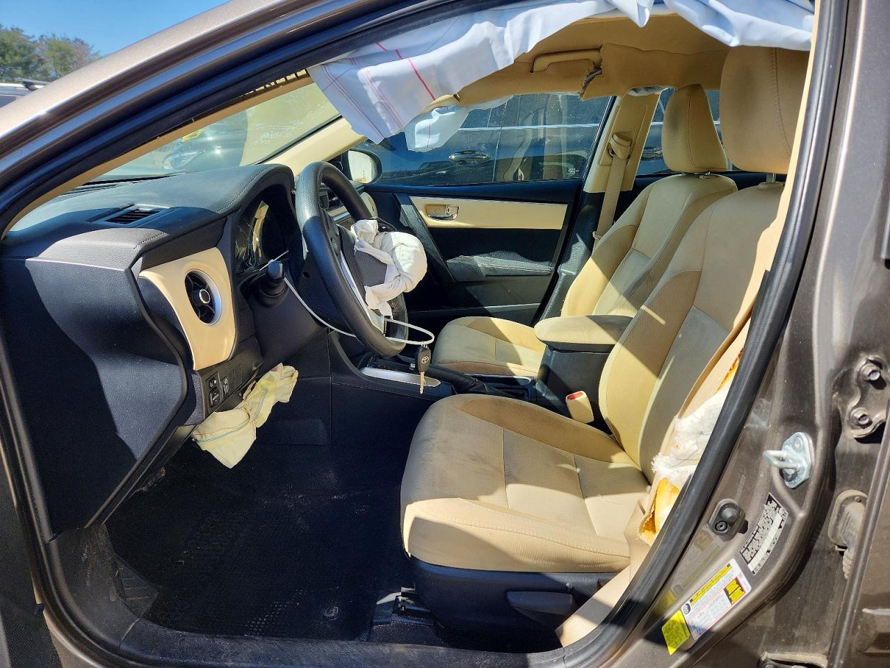 2017 TOYOTA COROLLA LE photo 19