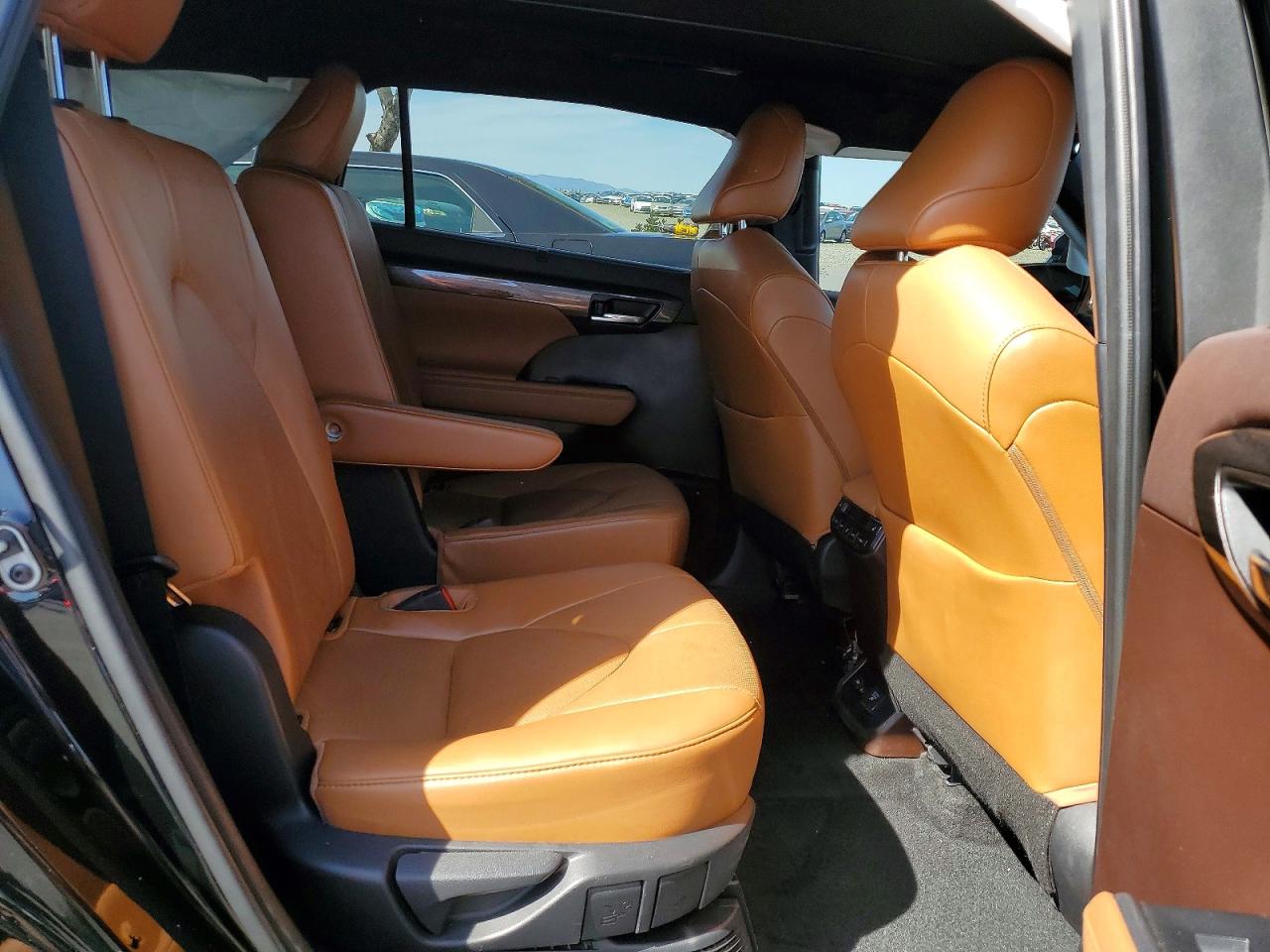 2022 TOYOTA HIGHLANDER HYBRID PLATINUM photo 11