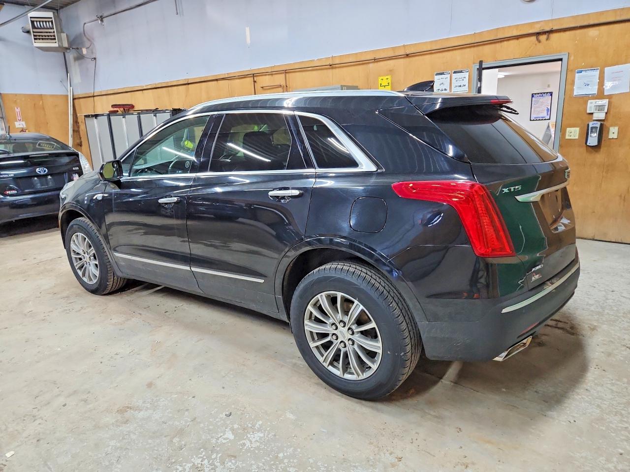 2017 CADILLAC XT5 LUXURY photo 3