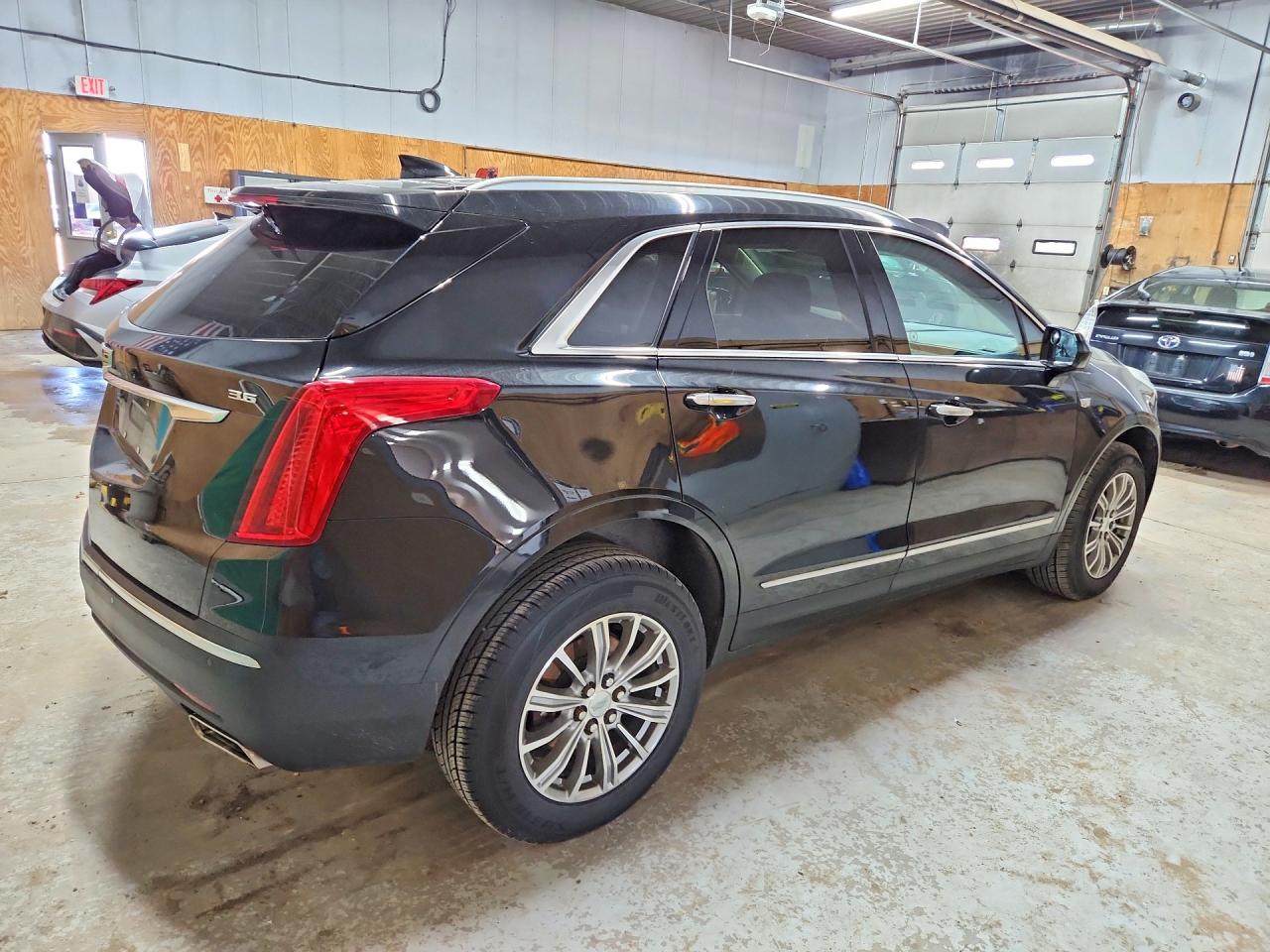 2017 CADILLAC XT5 LUXURY photo 5