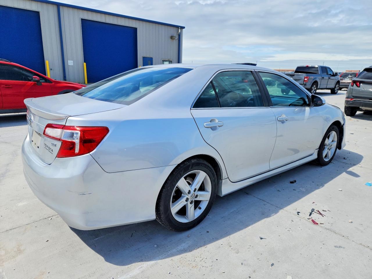 2013 TOYOTA CAMRY SE photo 5