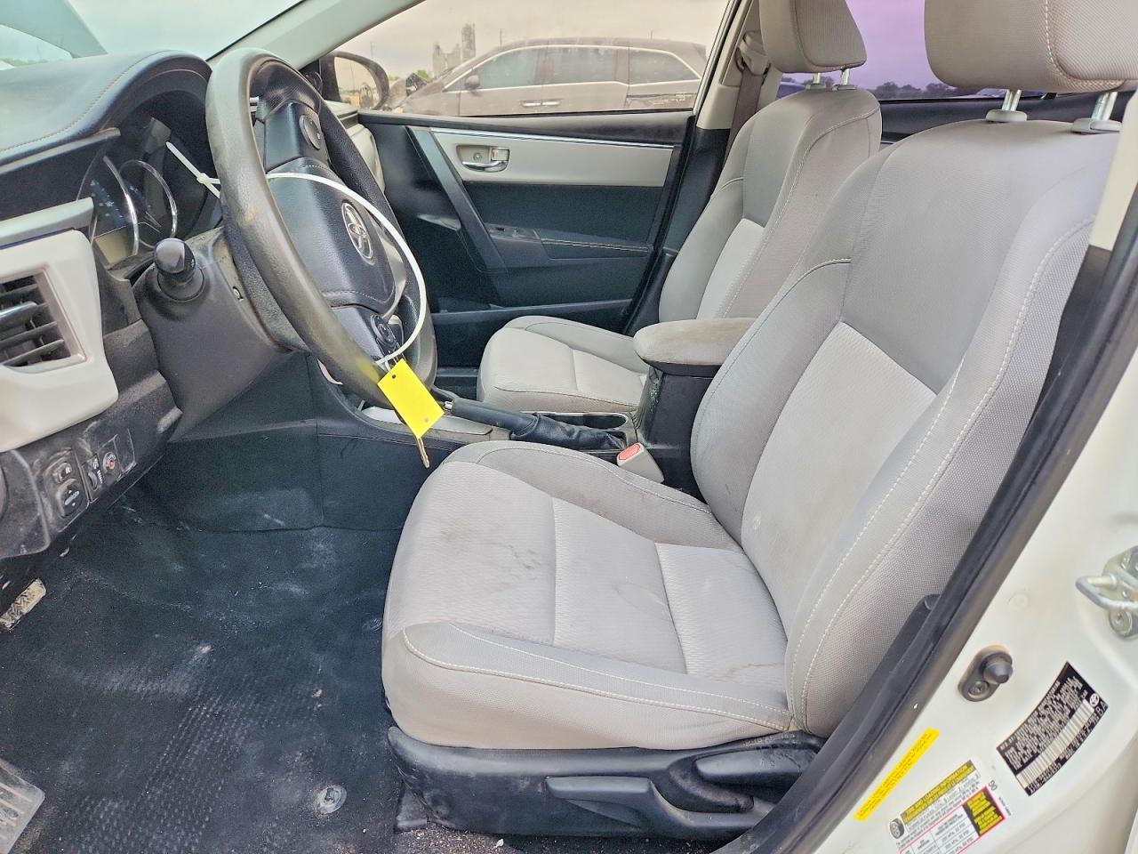 2015 TOYOTA COROLLA LE photo 13