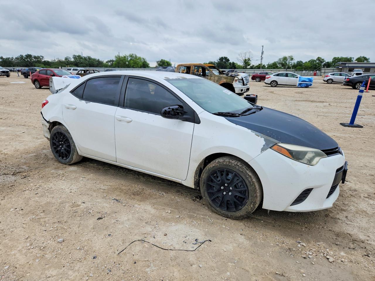 2015 TOYOTA COROLLA LE photo 7