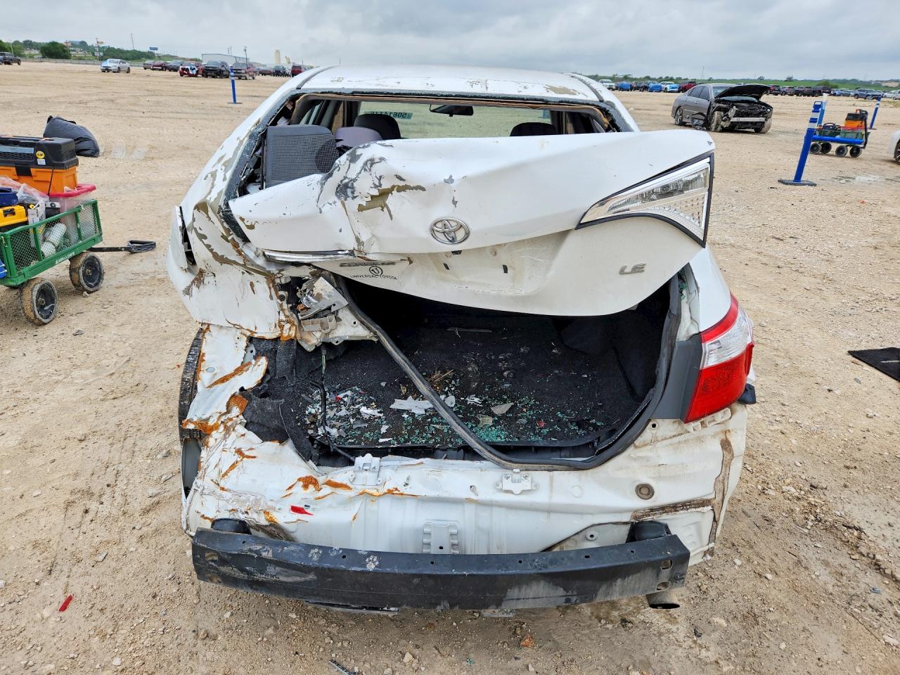 2015 TOYOTA COROLLA LE photo 11
