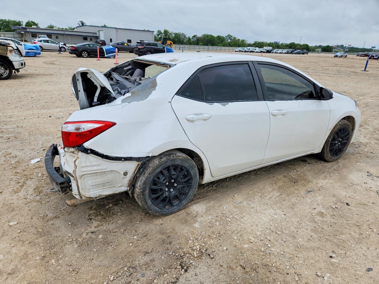 2015 TOYOTA COROLLA LE photo 5