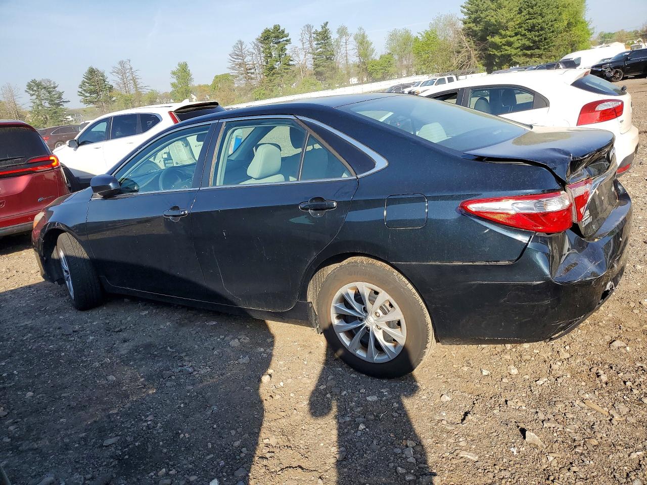 2016 TOYOTA CAMRY LE photo 3