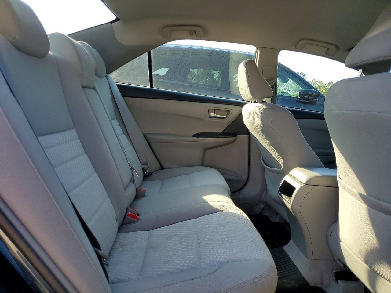 2016 TOYOTA CAMRY LE photo 19