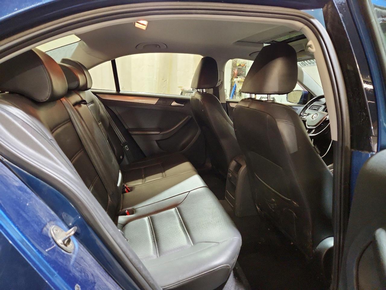 2017 VOLKSWAGEN JETTA SE photo 28