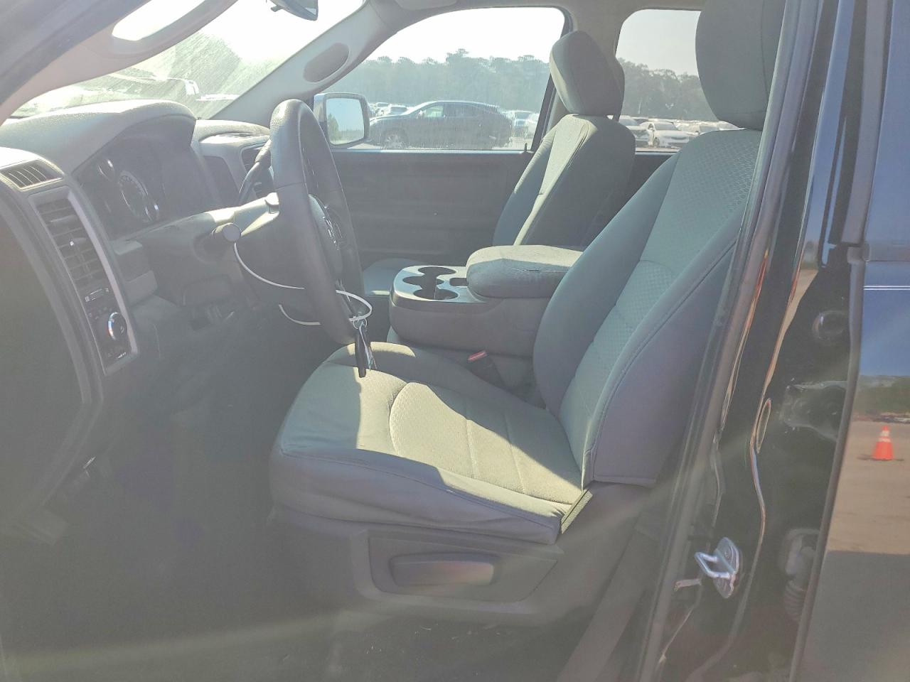 2013 RAM 1500 ST photo 19