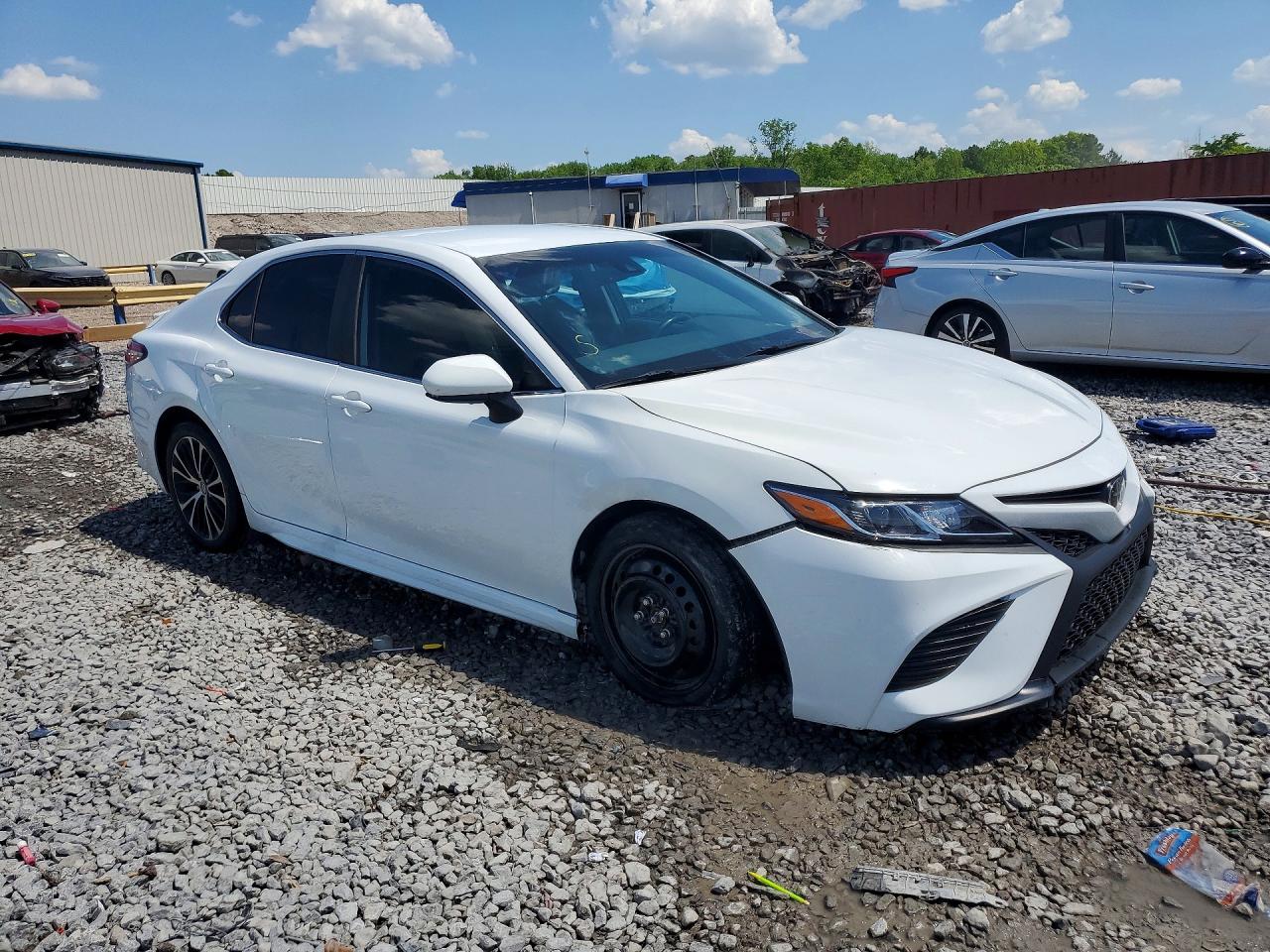 2018 TOYOTA CAMRY SE photo 7