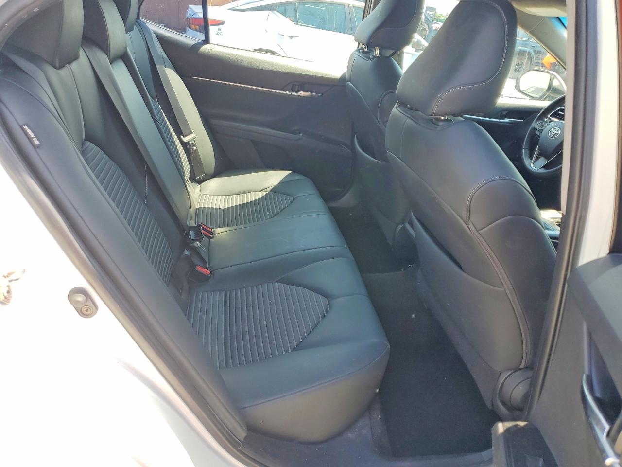 2018 TOYOTA CAMRY SE photo 19