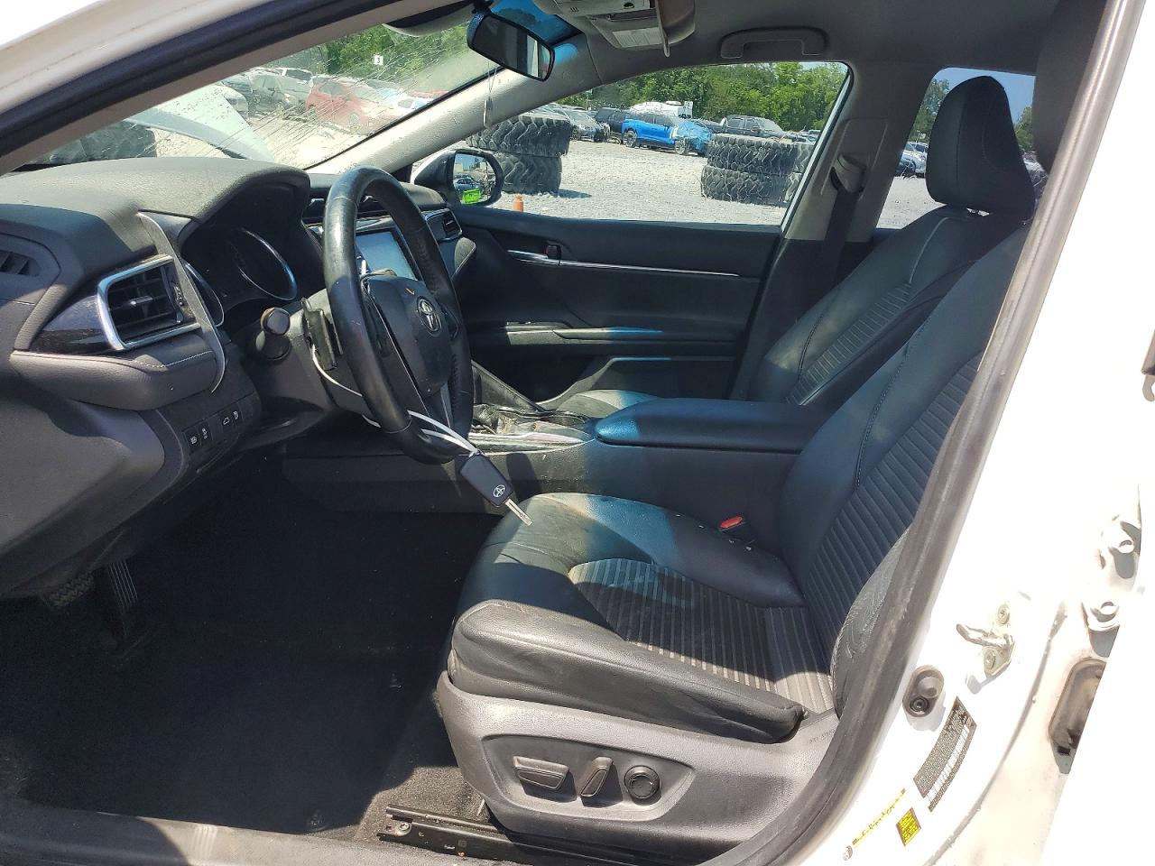 2018 TOYOTA CAMRY SE photo 13