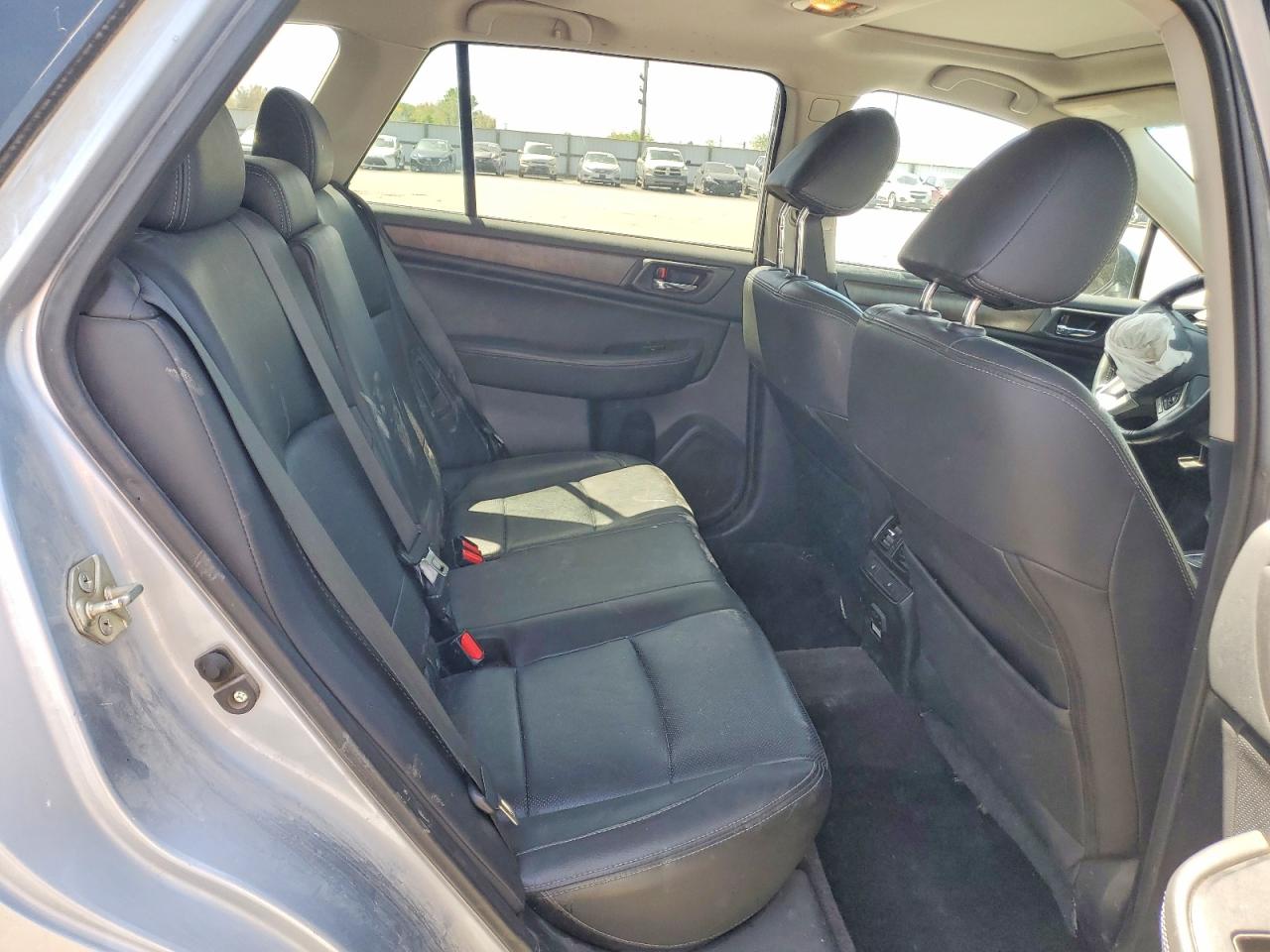 2015 SUBARU OUTBACK photo 11