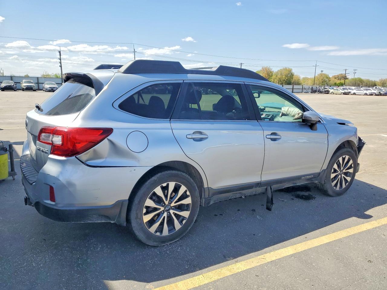 2015 SUBARU OUTBACK photo 3