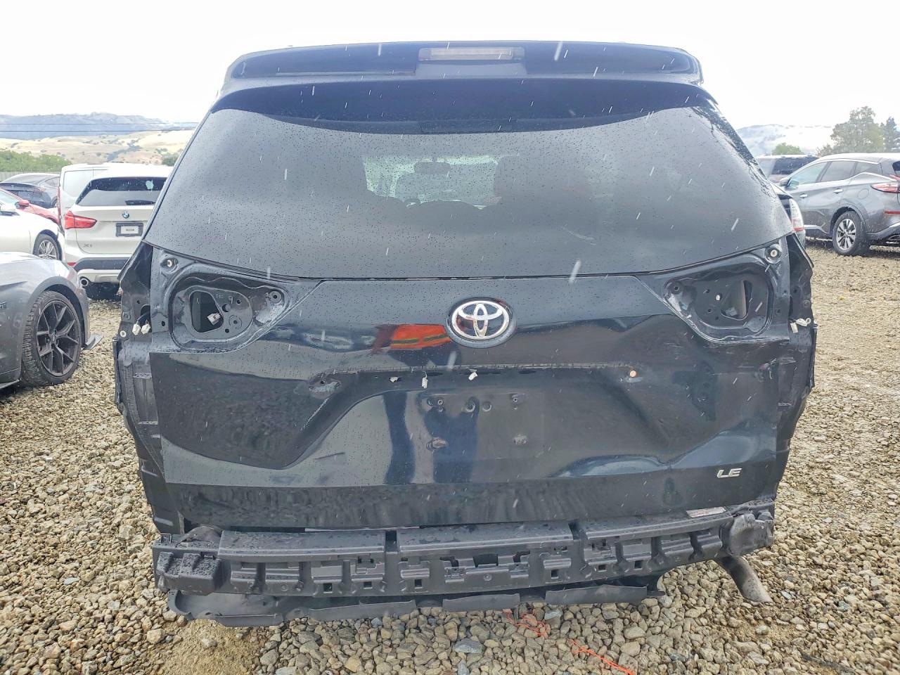 2016 TOYOTA SIENNA LE photo 16