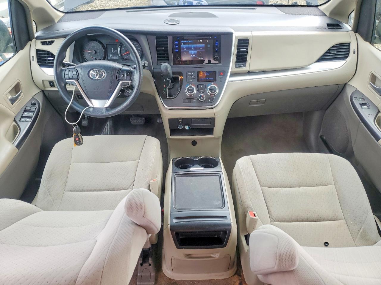 2016 TOYOTA SIENNA LE photo 22