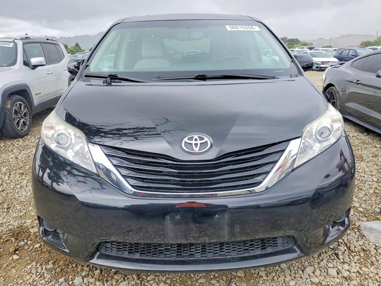 2016 TOYOTA SIENNA LE photo 13