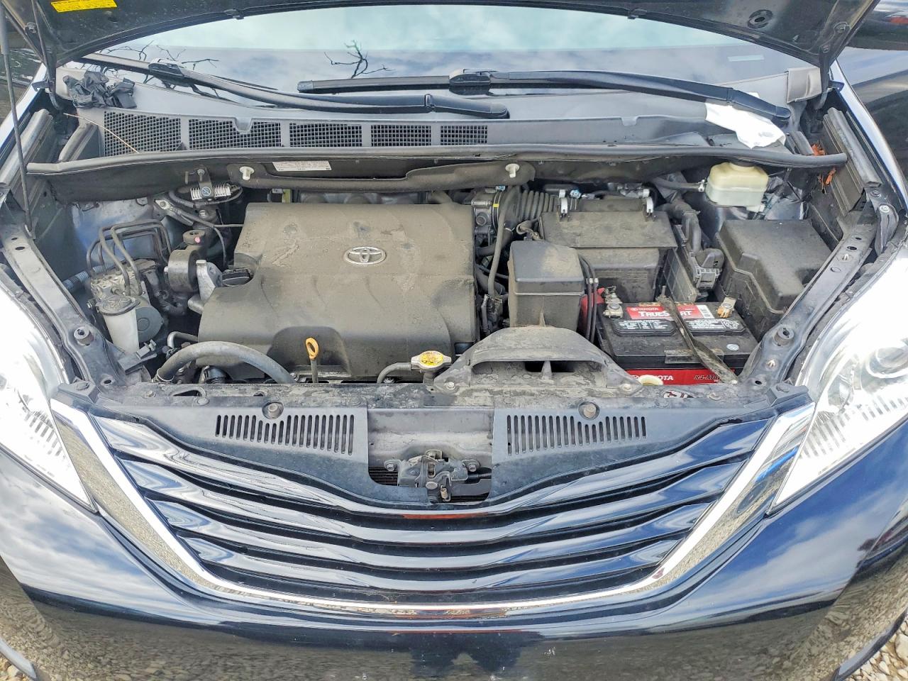 2016 TOYOTA SIENNA LE photo 34