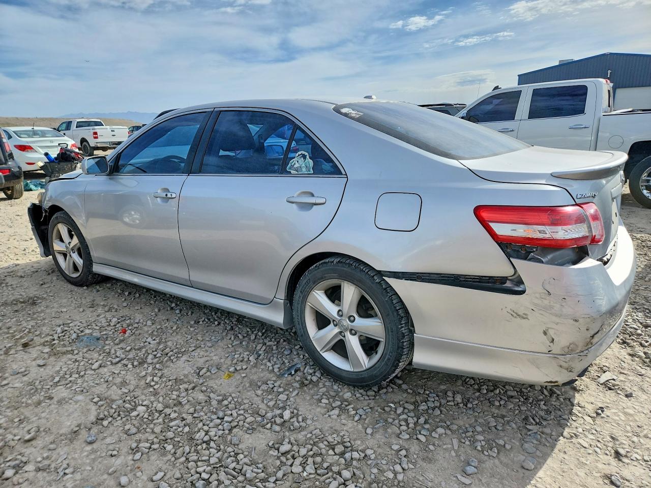 2011 TOYOTA CAMRY SE photo 3