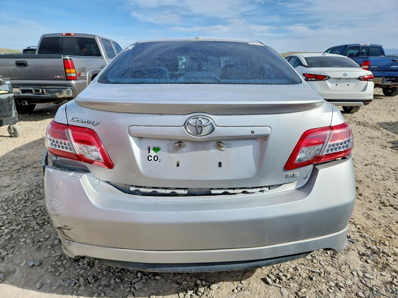2011 TOYOTA CAMRY SE photo 11