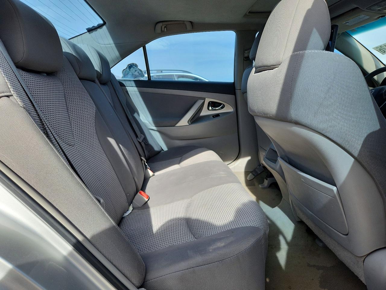 2011 TOYOTA CAMRY SE photo 19