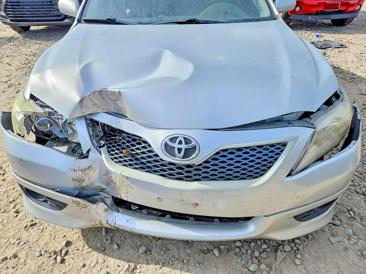 2011 TOYOTA CAMRY SE photo 21
