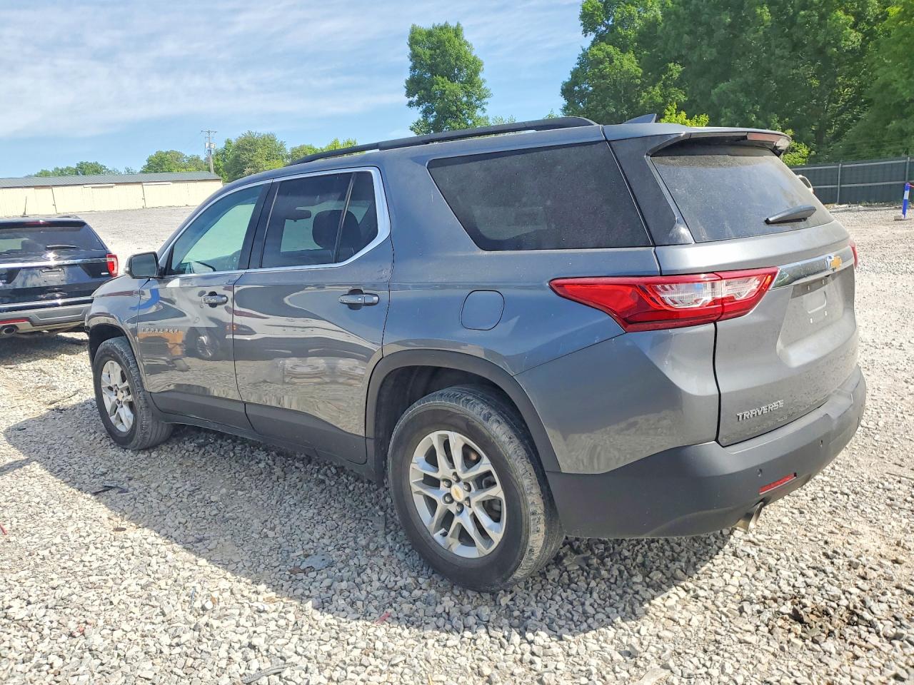 2019 CHEVROLET TRAVERSE LT photo 3