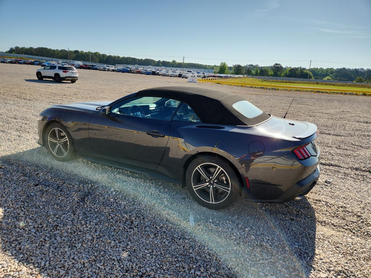 2024 FORD MUSTANG photo 3