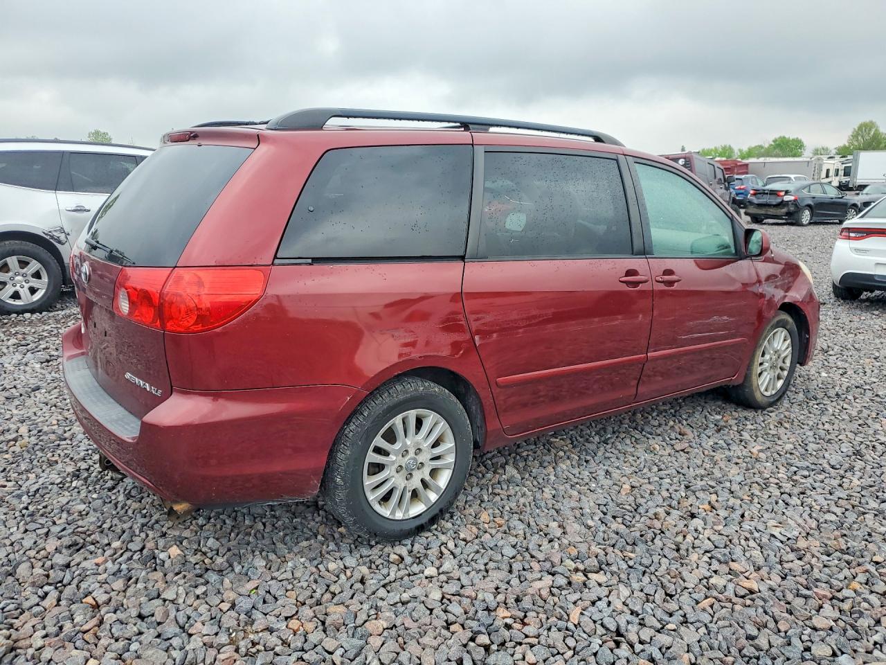 2009 TOYOTA SIENNA XLE photo 5