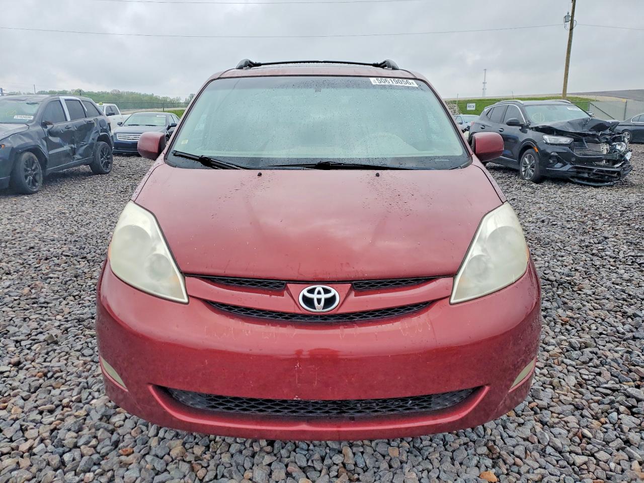 2009 TOYOTA SIENNA XLE photo 9