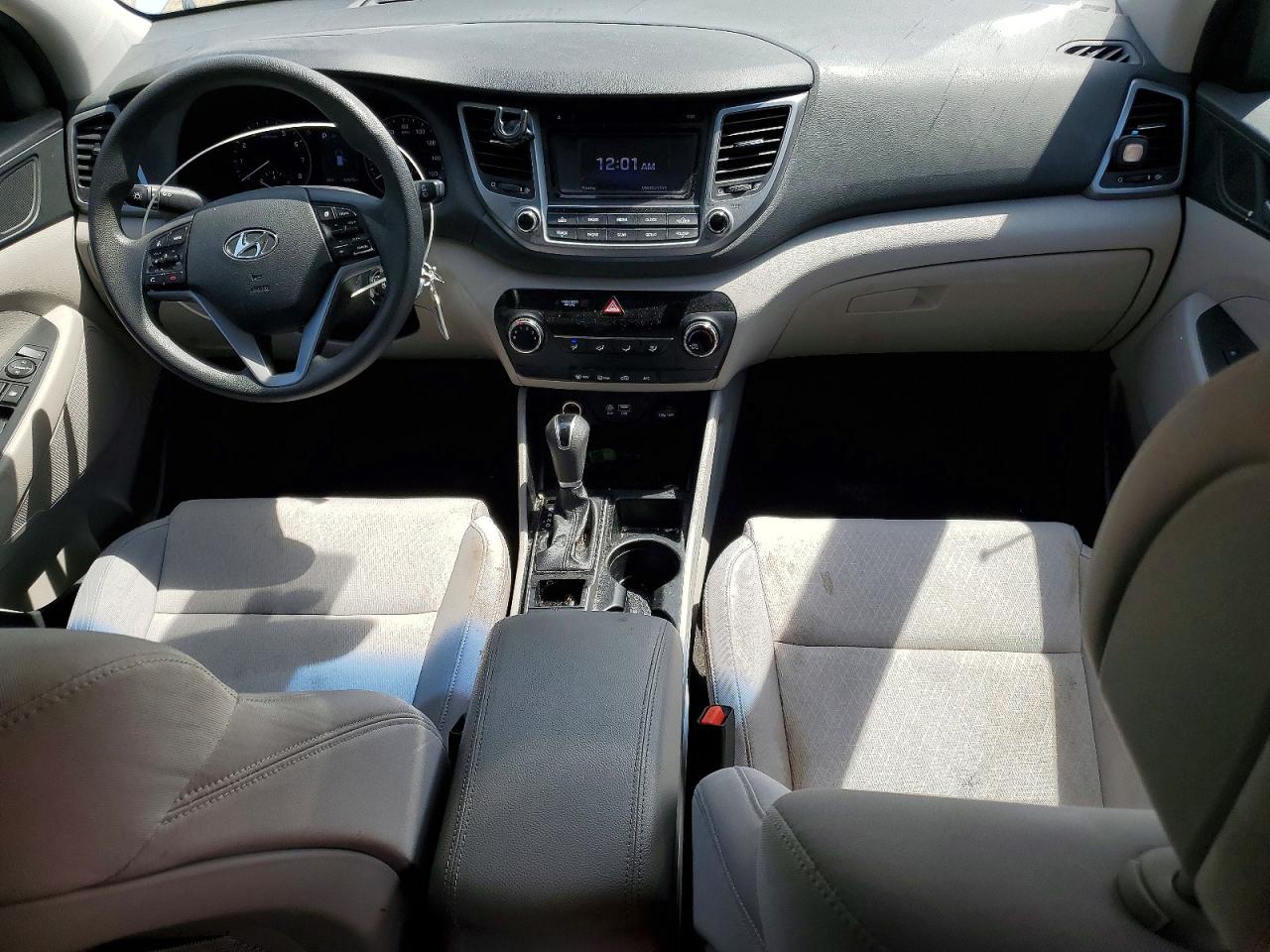 2018 HYUNDAI TUCSON SE photo 22