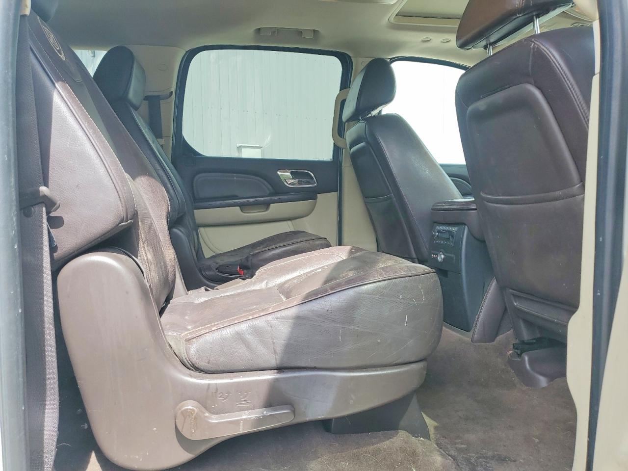 2011 CADILLAC ESCALADE ESV PLATINUM photo 21