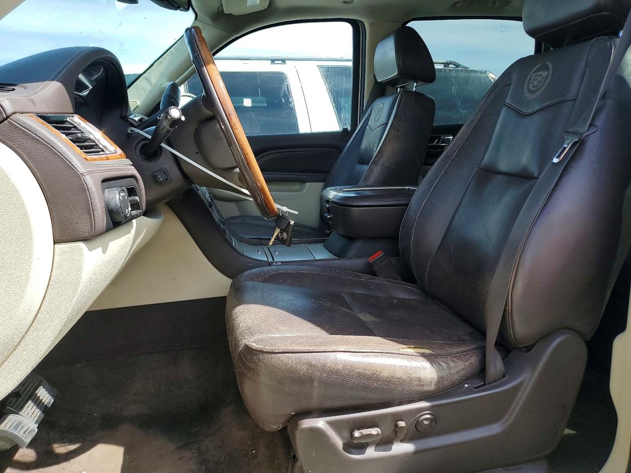 2011 CADILLAC ESCALADE ESV PLATINUM photo 13