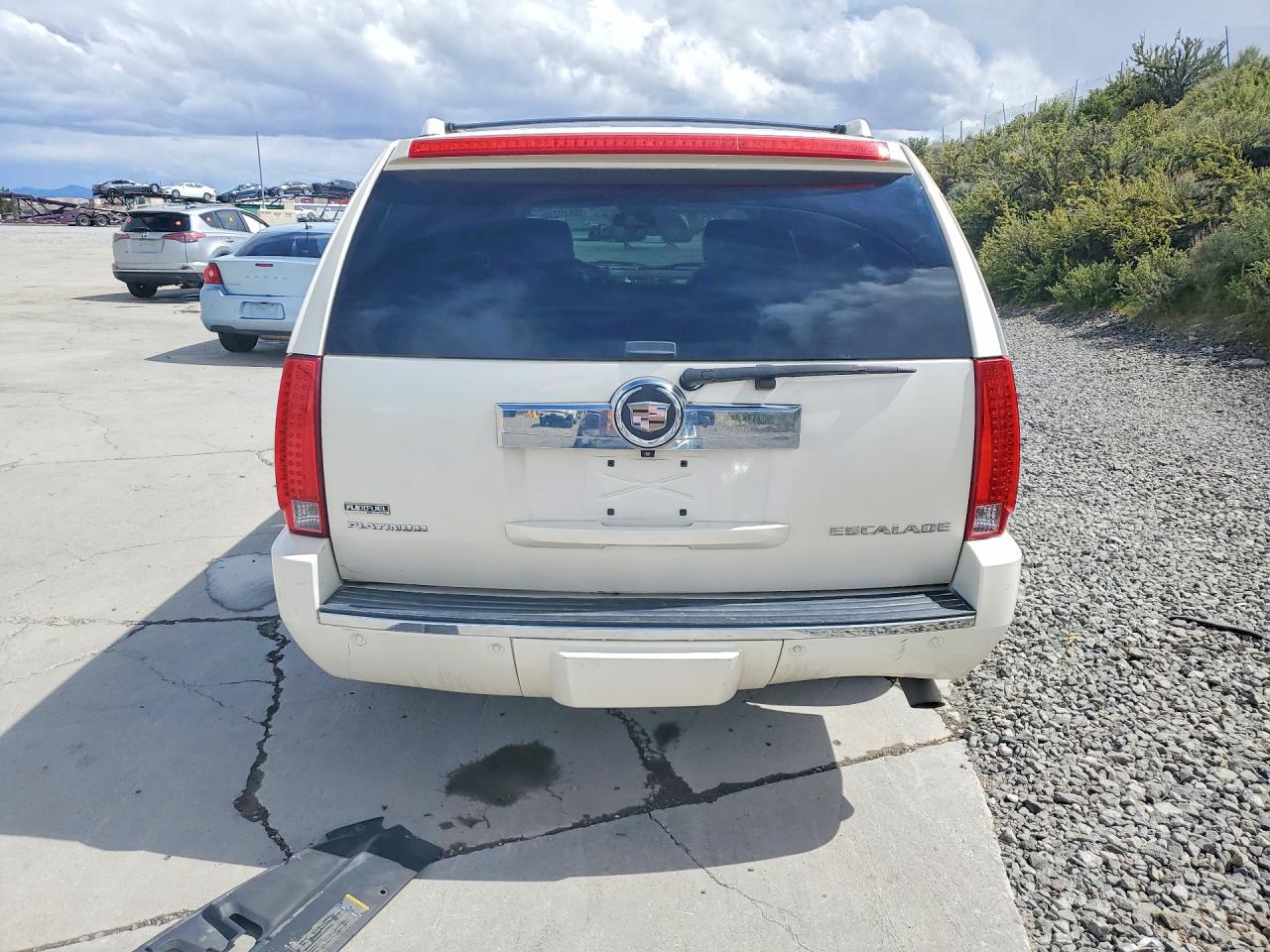 2011 CADILLAC ESCALADE ESV PLATINUM photo 11