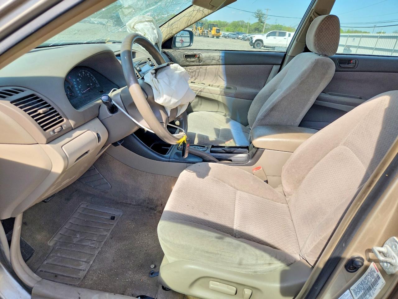 2003 TOYOTA CAMRY LE photo 19