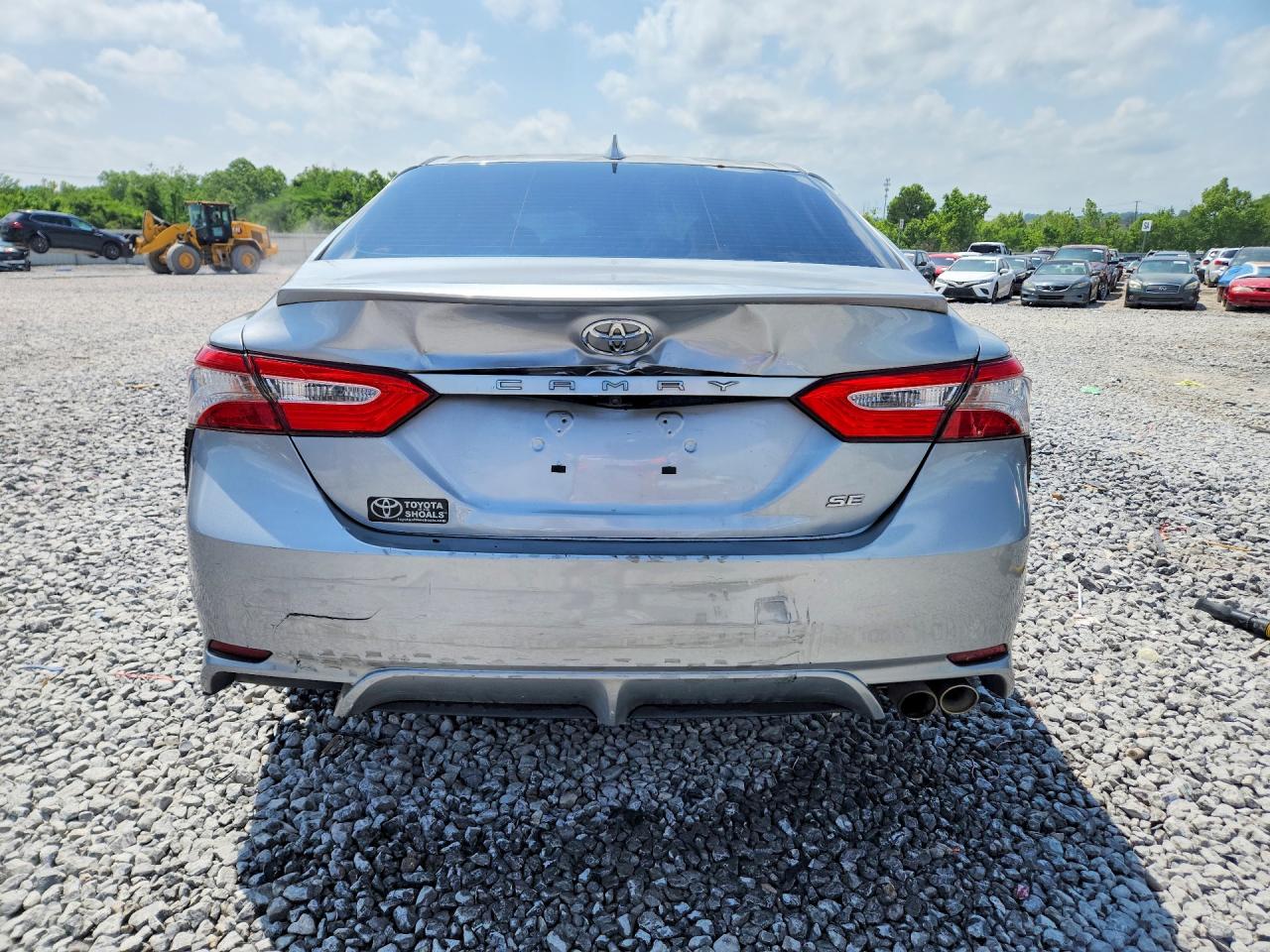 2019 TOYOTA CAMRY SE photo 11