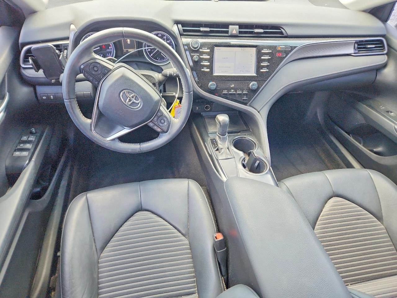 2019 TOYOTA CAMRY SE photo 15