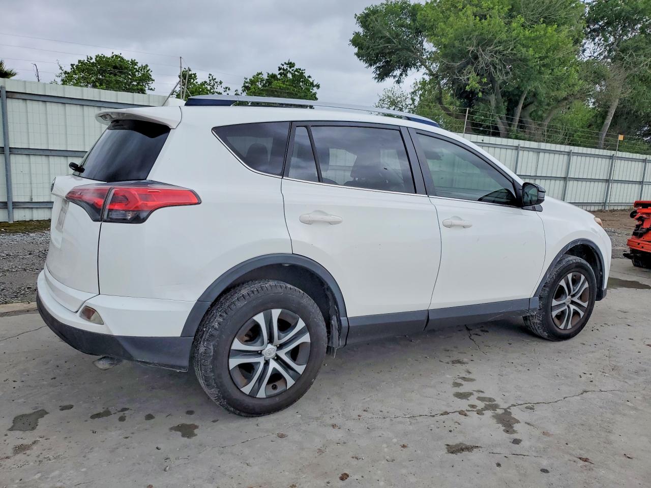 2018 TOYOTA RAV4 photo 7