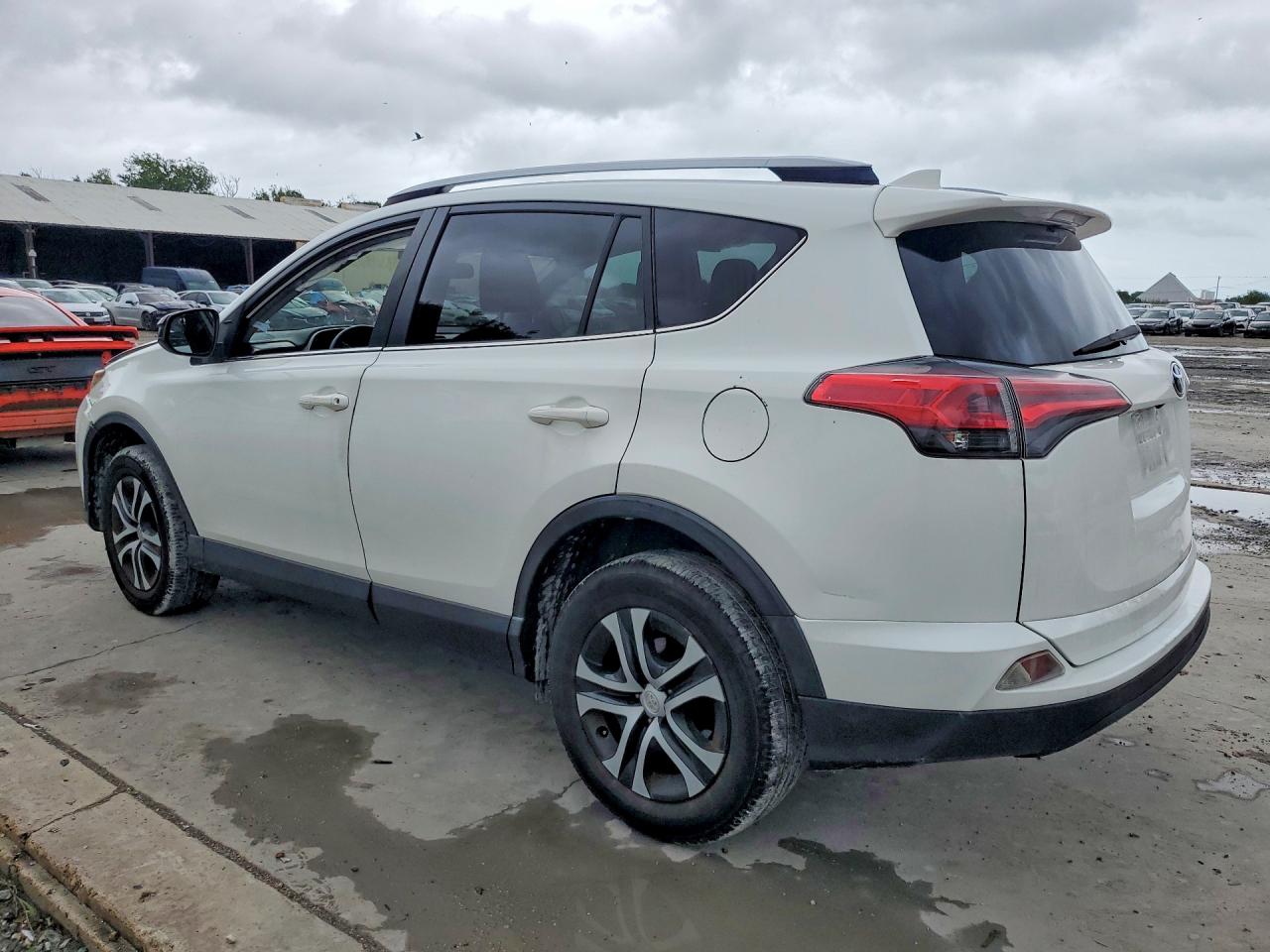 2018 TOYOTA RAV4 photo 4