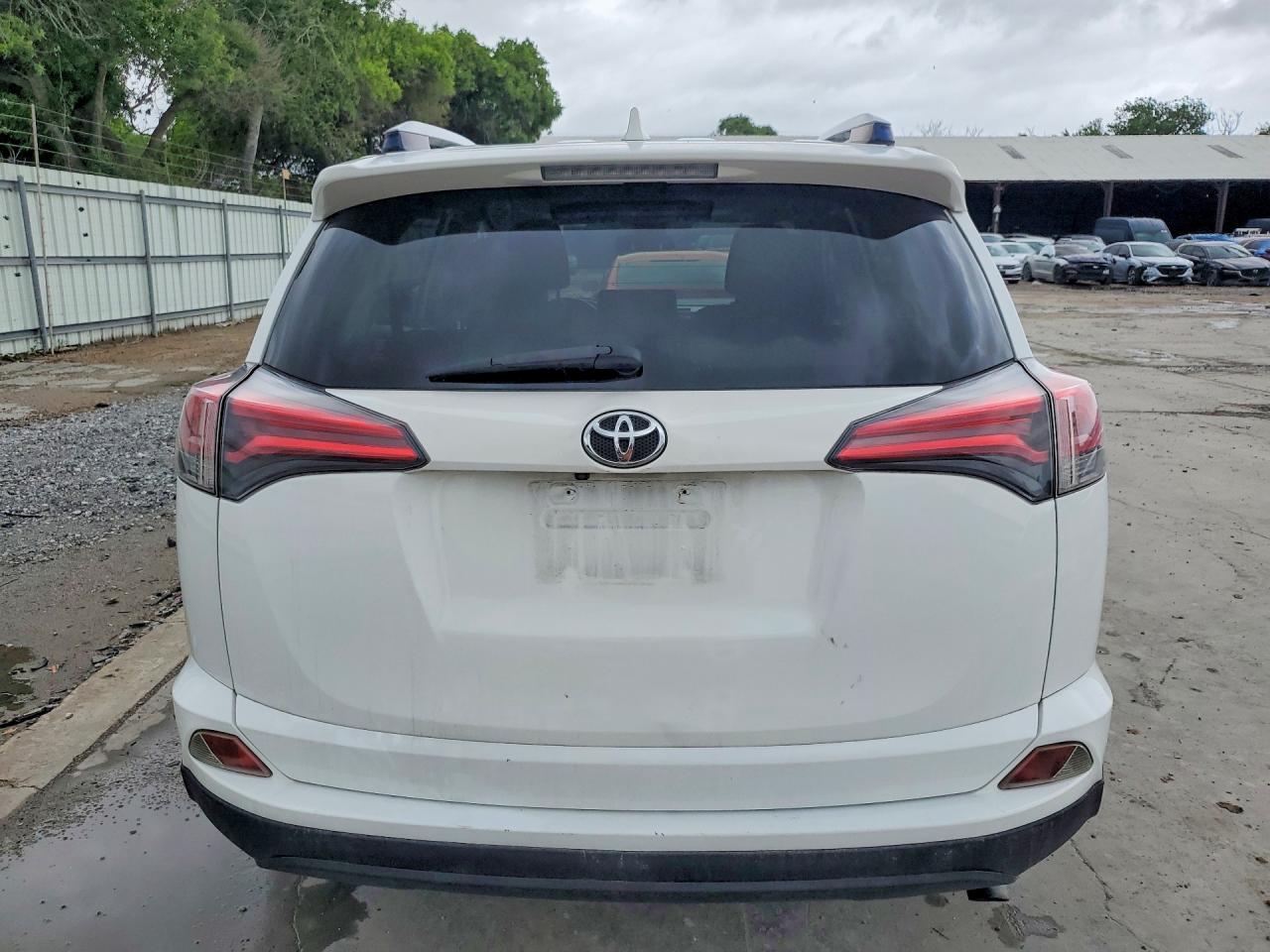 2018 TOYOTA RAV4 photo 16