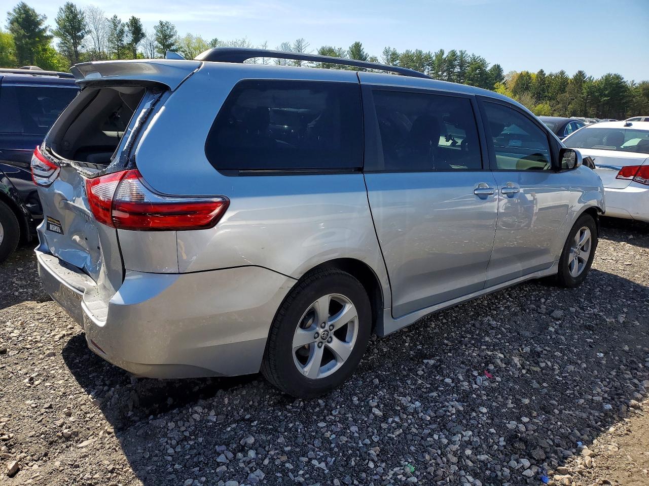 2020 TOYOTA SIENNA LE photo 7