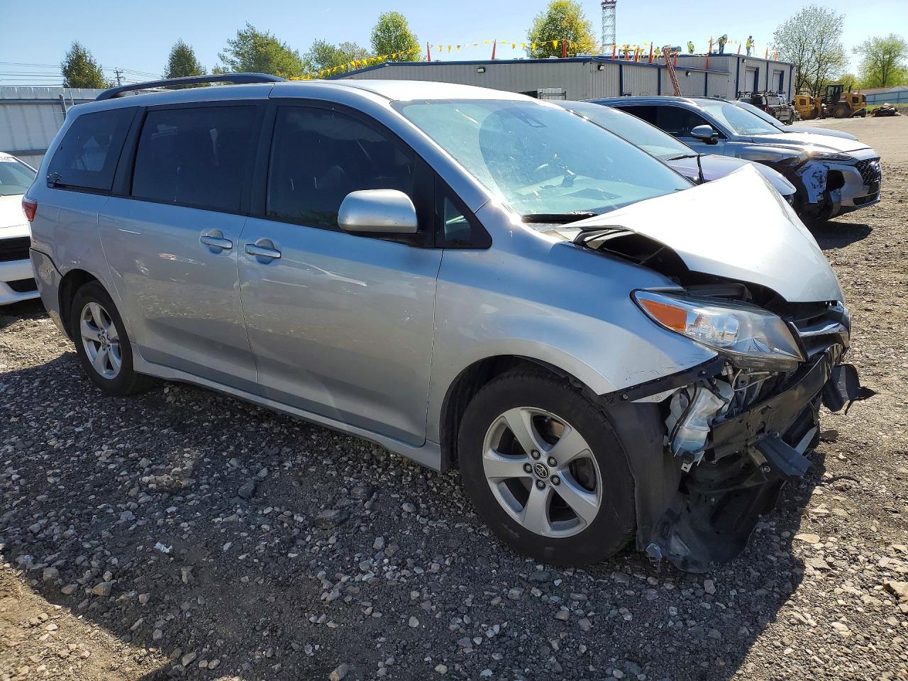 2020 TOYOTA SIENNA LE photo 10