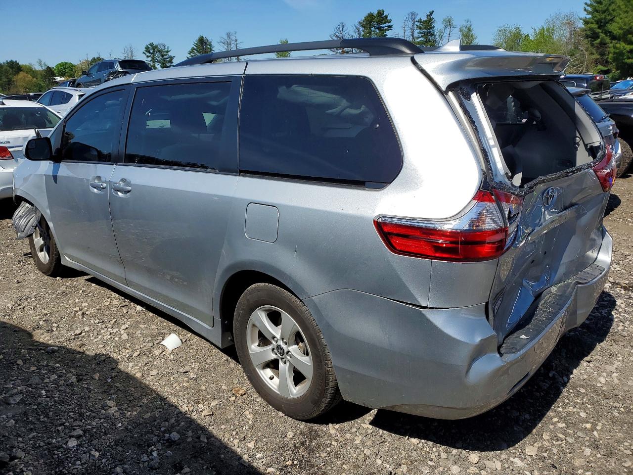 2020 TOYOTA SIENNA LE photo 4