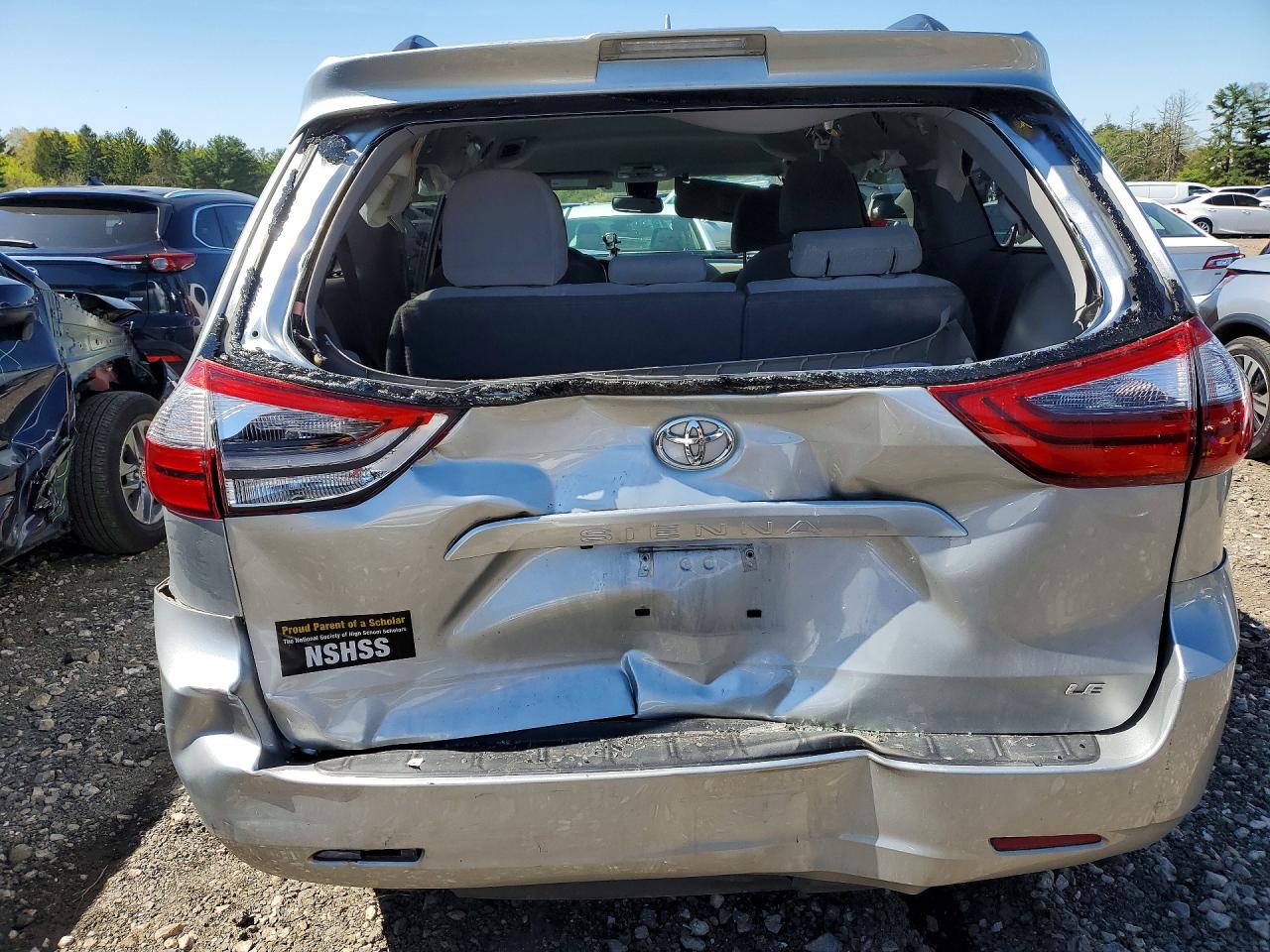 2020 TOYOTA SIENNA LE photo 16