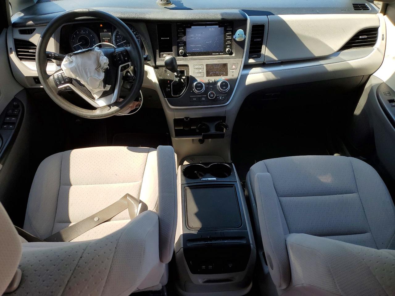 2020 TOYOTA SIENNA LE photo 22