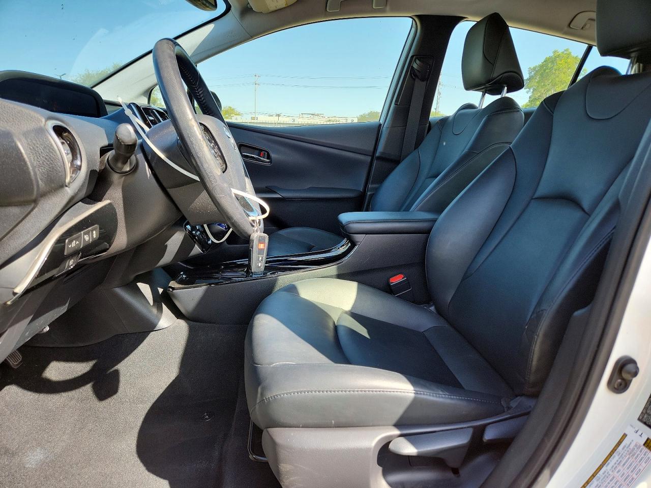 2019 TOYOTA PRIUS XLE AWD-E photo 13