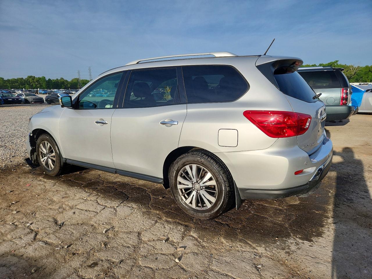 2017 NISSAN PATHFINDER SL photo 3