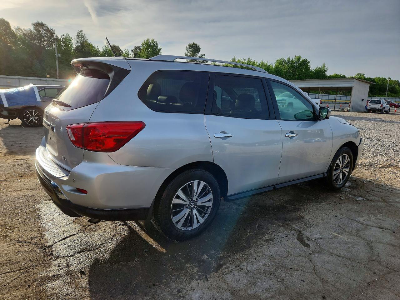 2017 NISSAN PATHFINDER SL photo 5