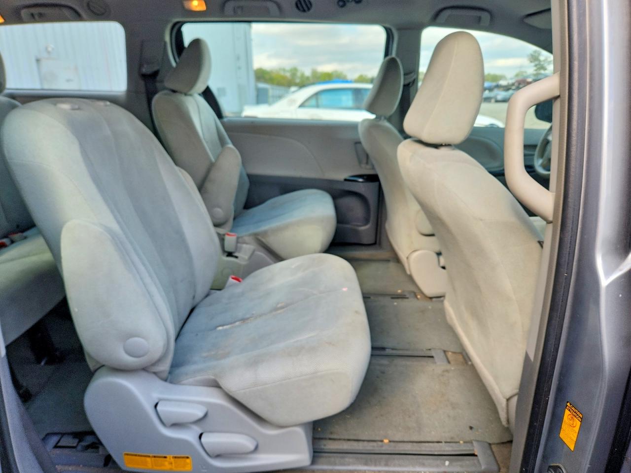 2013 TOYOTA SIENNA L 7-PASSENGER photo 21